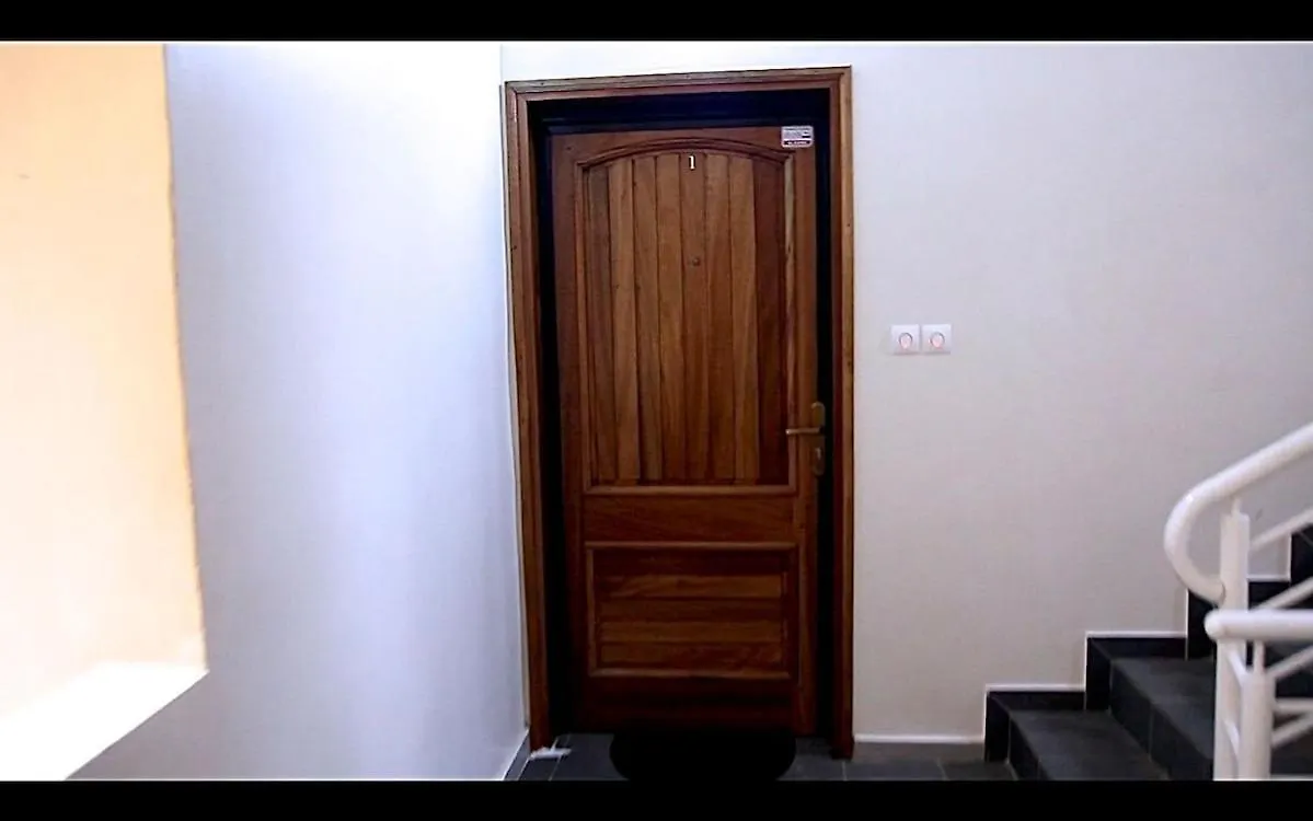Chambre Et Salon Climatises A Dakar - Proche De La Mer 0*,  Senegal