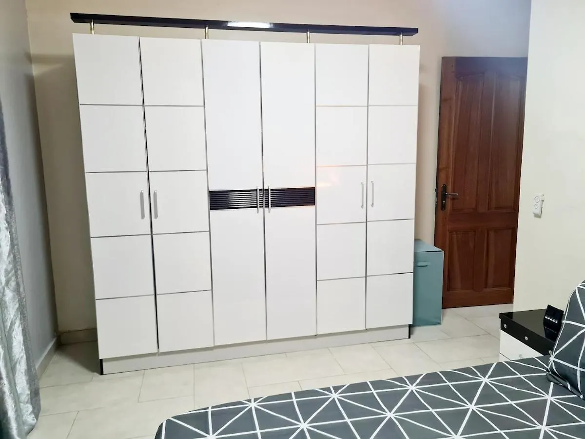 Apartment Chambre Et Salon Climatises A Dakar - Proche De La Mer