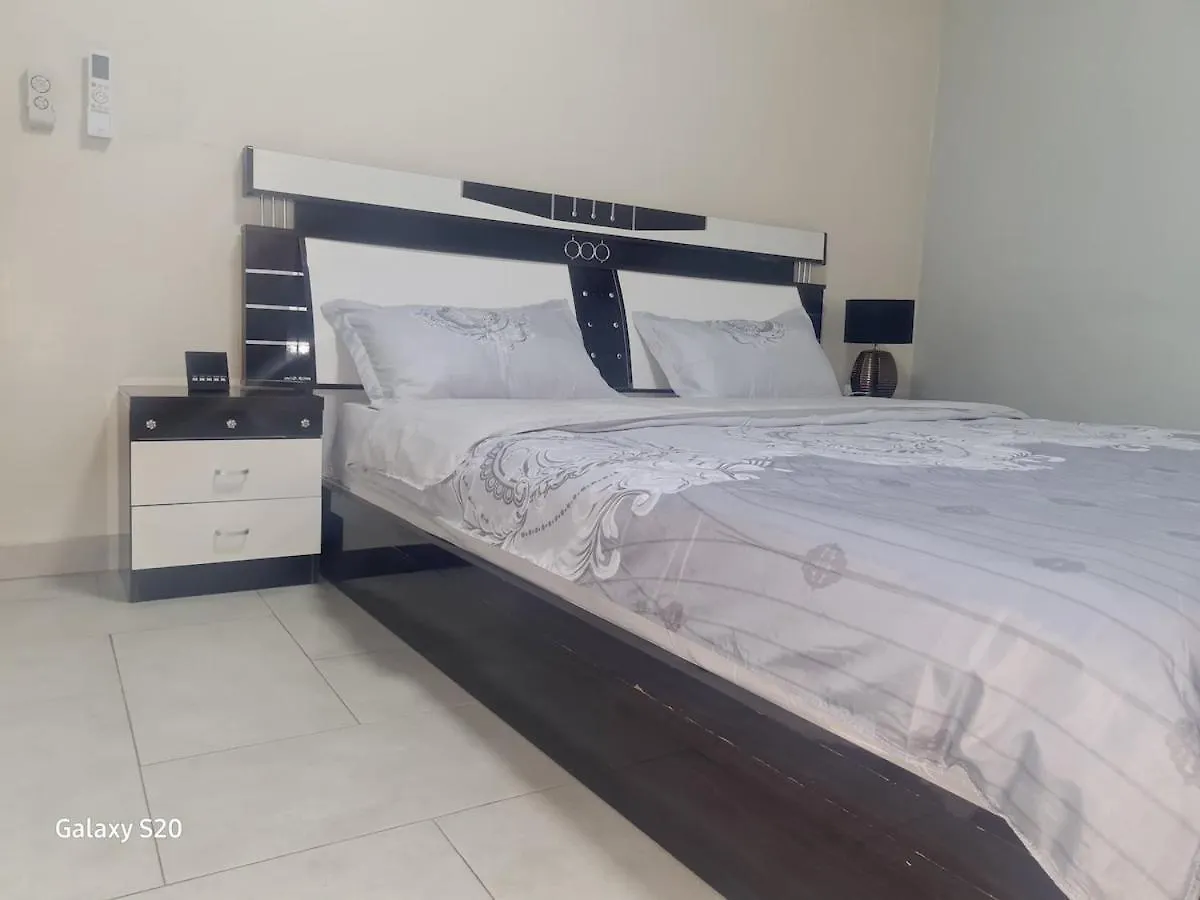 Chambre Et Salon Climatises A Dakar - Proche De La Mer Apartment