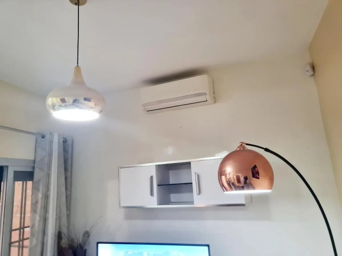 Chambre Et Salon Climatises A Dakar - Proche De La Mer Apartment