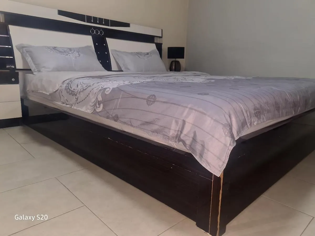 Chambre Et Salon Climatises A Dakar - Proche De La Mer Apartment