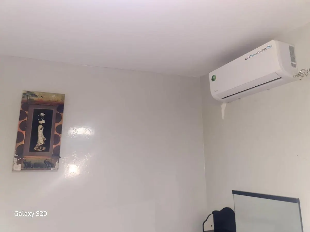 Chambre Et Salon Climatises A Dakar - Proche De La Mer