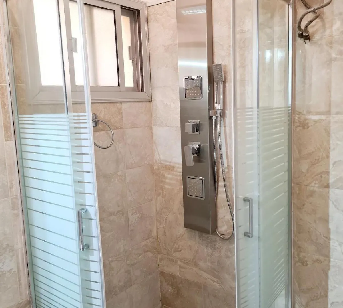 Chambre Et Salon Climatises A Dakar - Proche De La Mer Senegal