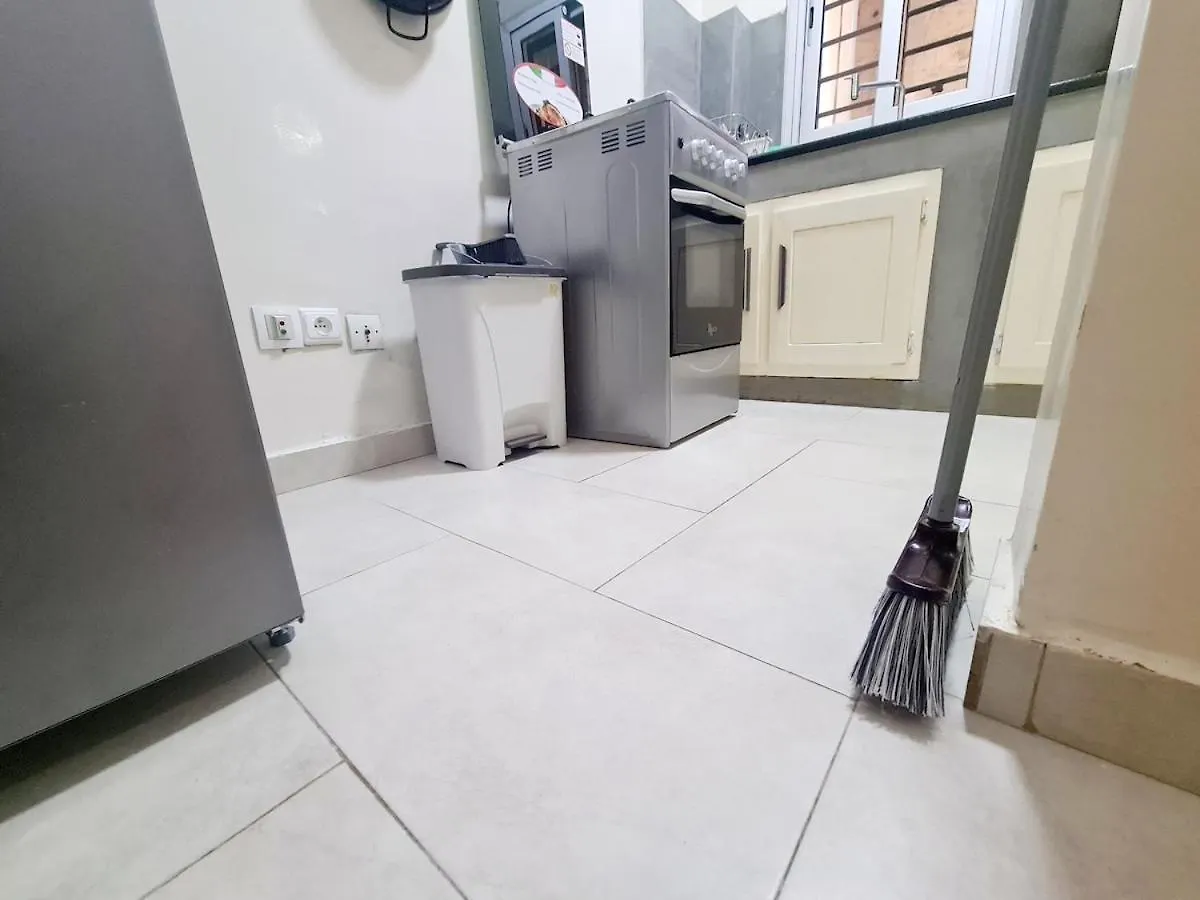 Chambre Et Salon Climatises A Dakar - Proche De La Mer Apartment