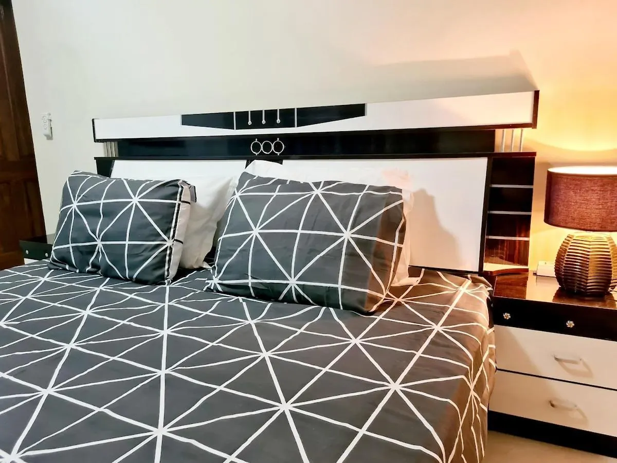 Chambre Et Salon Climatises A Dakar - Proche De La Mer 0*,  Senegal