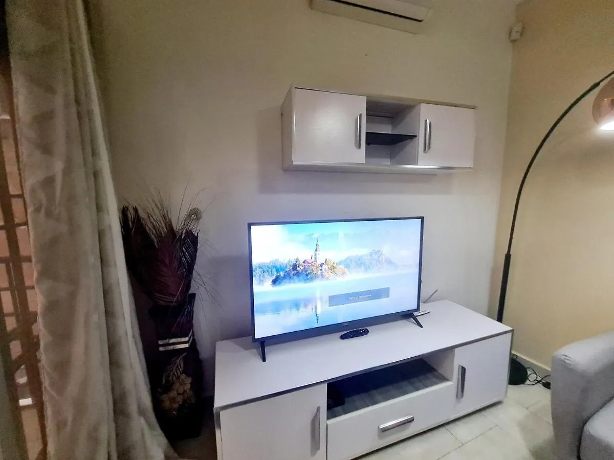 Chambre Et Salon Climatises A Dakar - Proche De La Mer