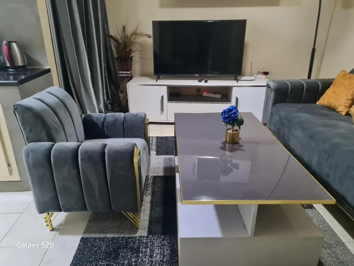 Chambre Et Salon Climatises A Dakar - Proche De La Mer Apartment